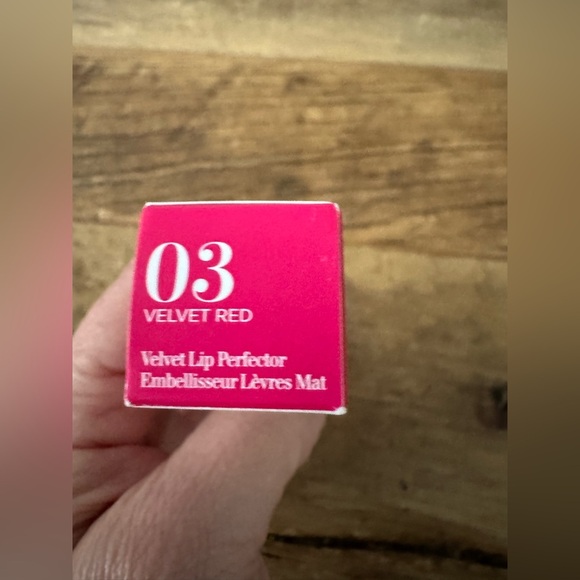 NEW Clarins Velvet Lip Perfector ~ Velvet Red (03) ~ NEW IN BOX! - Picture 5 of 8